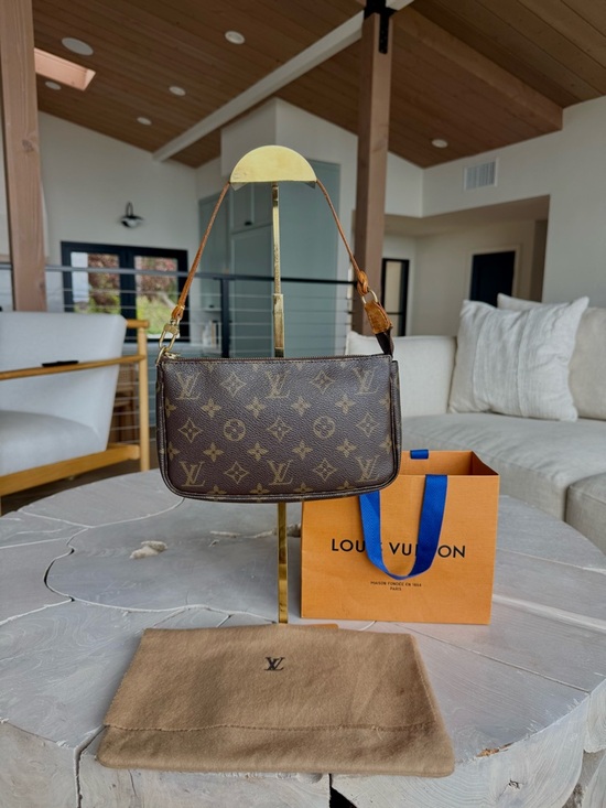 Louis Vuitton Handbags - Louis Vuitton Monogram Pochette Accessories Shoulder Bag
